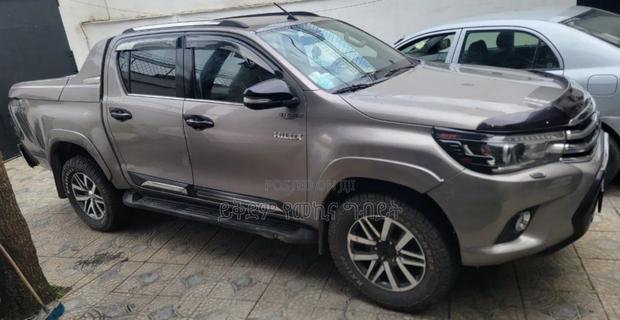 Toyota Hilux 2018 Gray