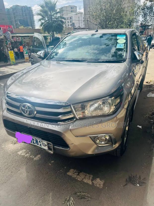 Toyota Hilux 2017 Gray