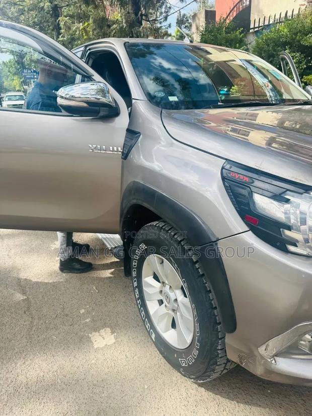 Toyota Hilux 2017 Gray