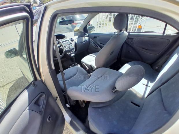Toyota Vitz 2002 Beige