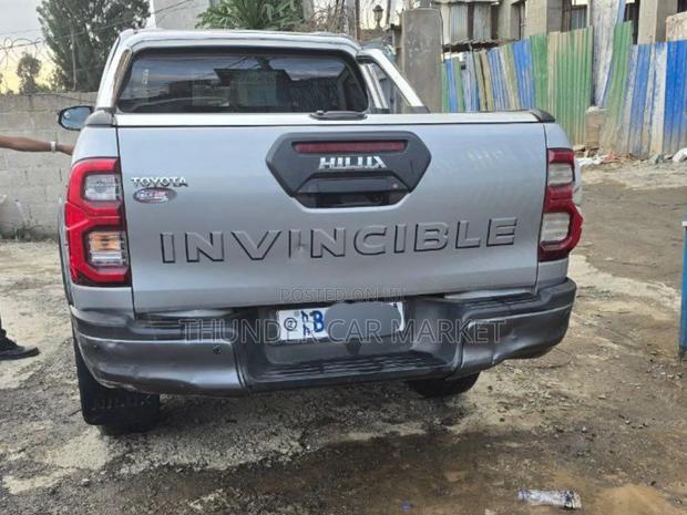 Toyota Hilux 2021 Silver