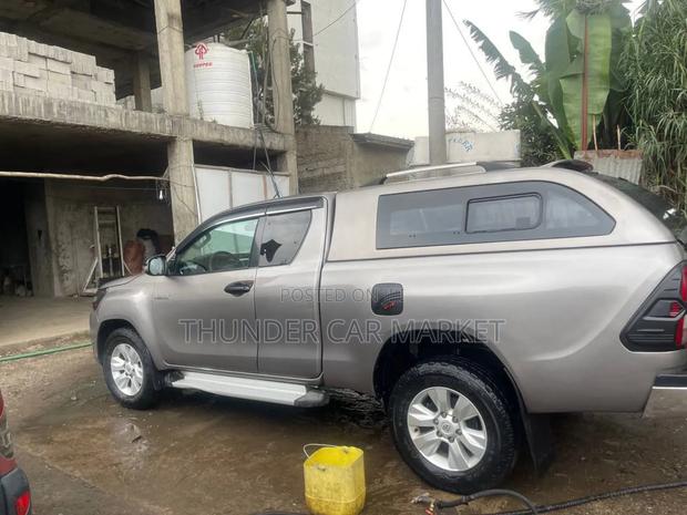 Toyota Hilux 2017 Gray