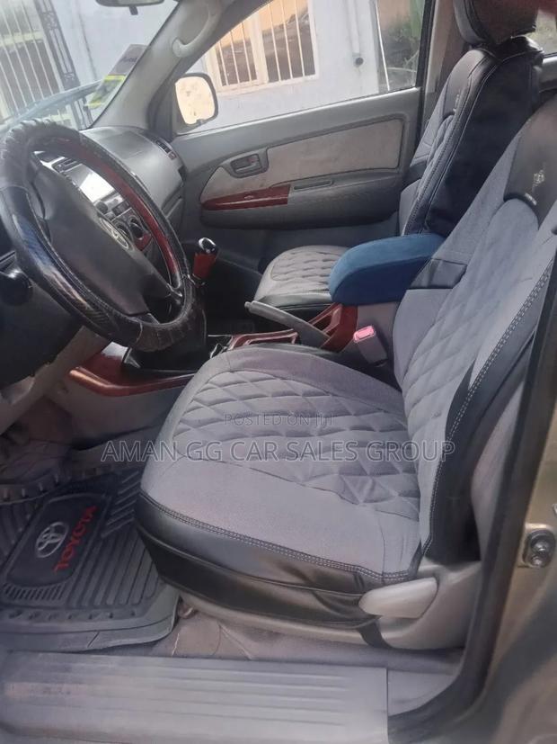 Toyota Hilux 2012 Gray