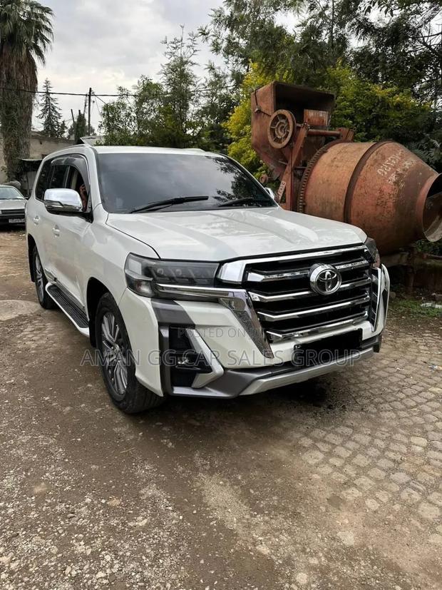 Toyota Land Cruiser 2012 White