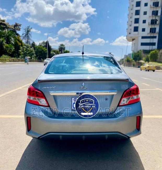 Mitsubishi Attrage 2022 Silver