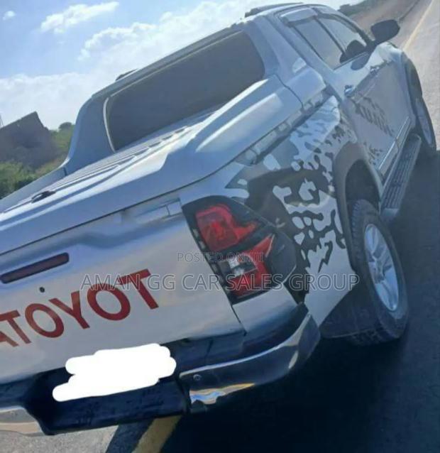 Toyota Hilux 2019 White