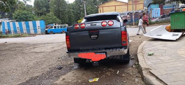 Toyota Hilux 2012 Gray