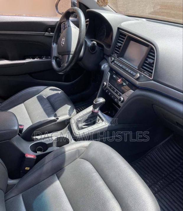 Hyundai Avante 2017 Black