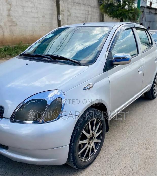 Toyota Vitz 2001