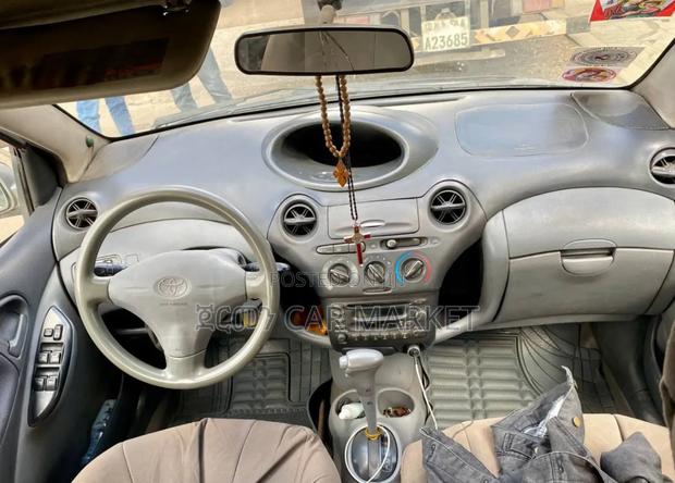 Toyota Vitz 2001