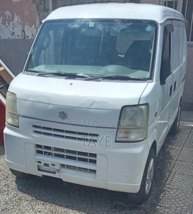 Suzuki Every Wagon 2012 White