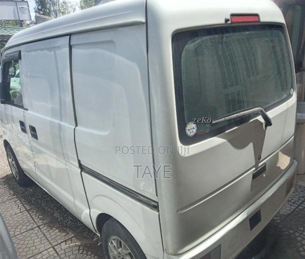 Suzuki Every Wagon 2012 White
