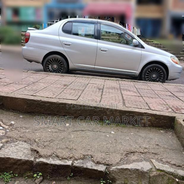 Toyota Platz 2001 Silver