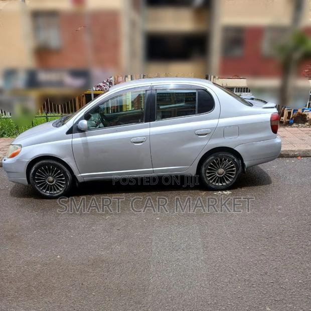 Toyota Platz 2001 Silver