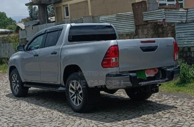 Toyota Hilux 2020 Silver
