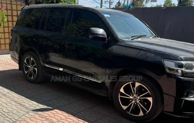 Toyota Land Cruiser 2010 Black