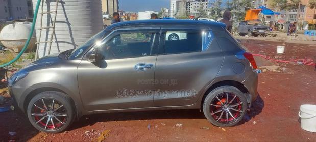 Suzuki Swift 2022 Gray