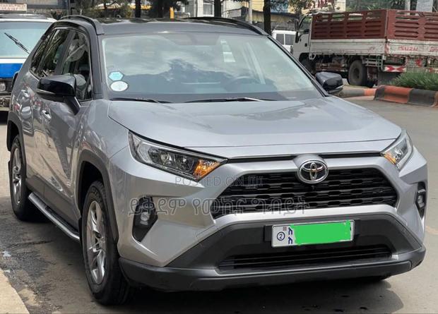 Toyota RAV4 2022 Silver