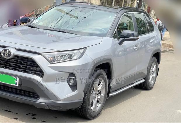 Toyota RAV4 2022 Silver