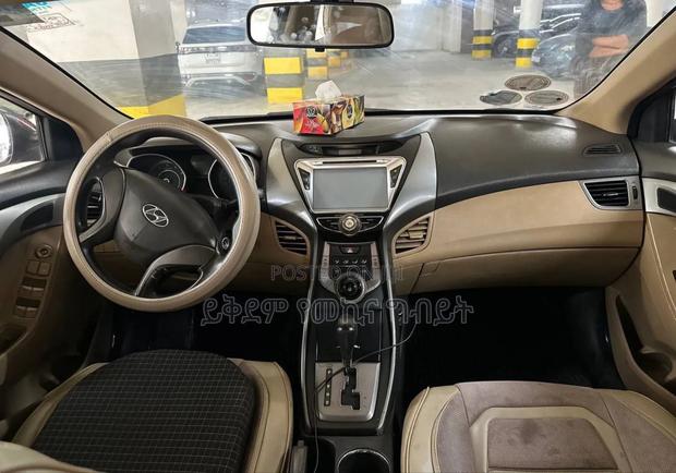 Hyundai Elantra 2013 Red