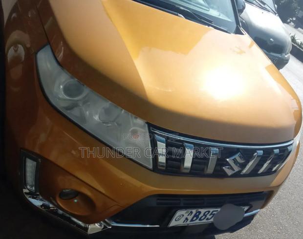 Suzuki Vitara 2021 Orange