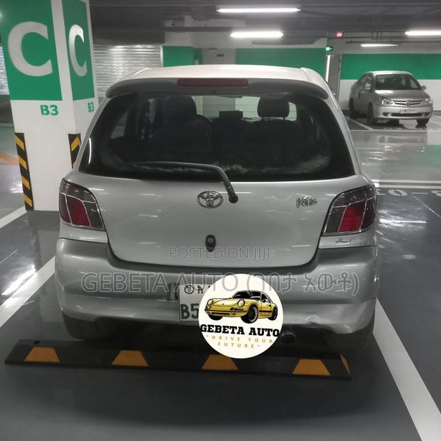 Toyota Vitz 2001 Silver