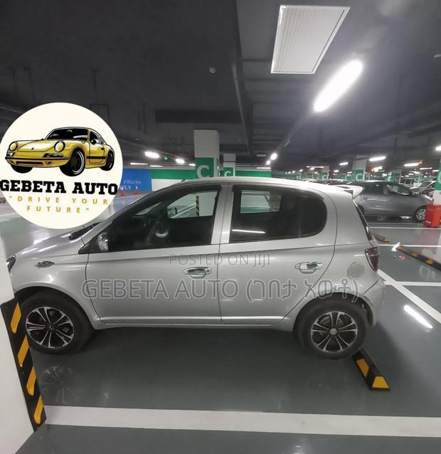 Toyota Vitz 2001 Silver