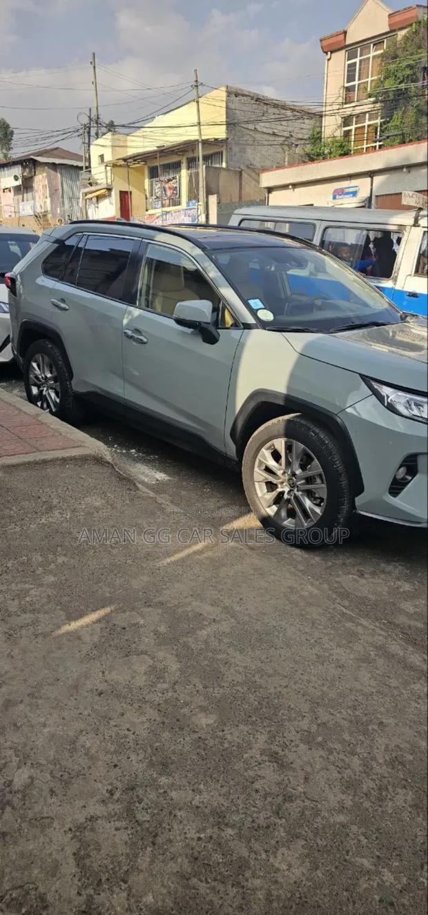 Toyota RAV4 2022 Green