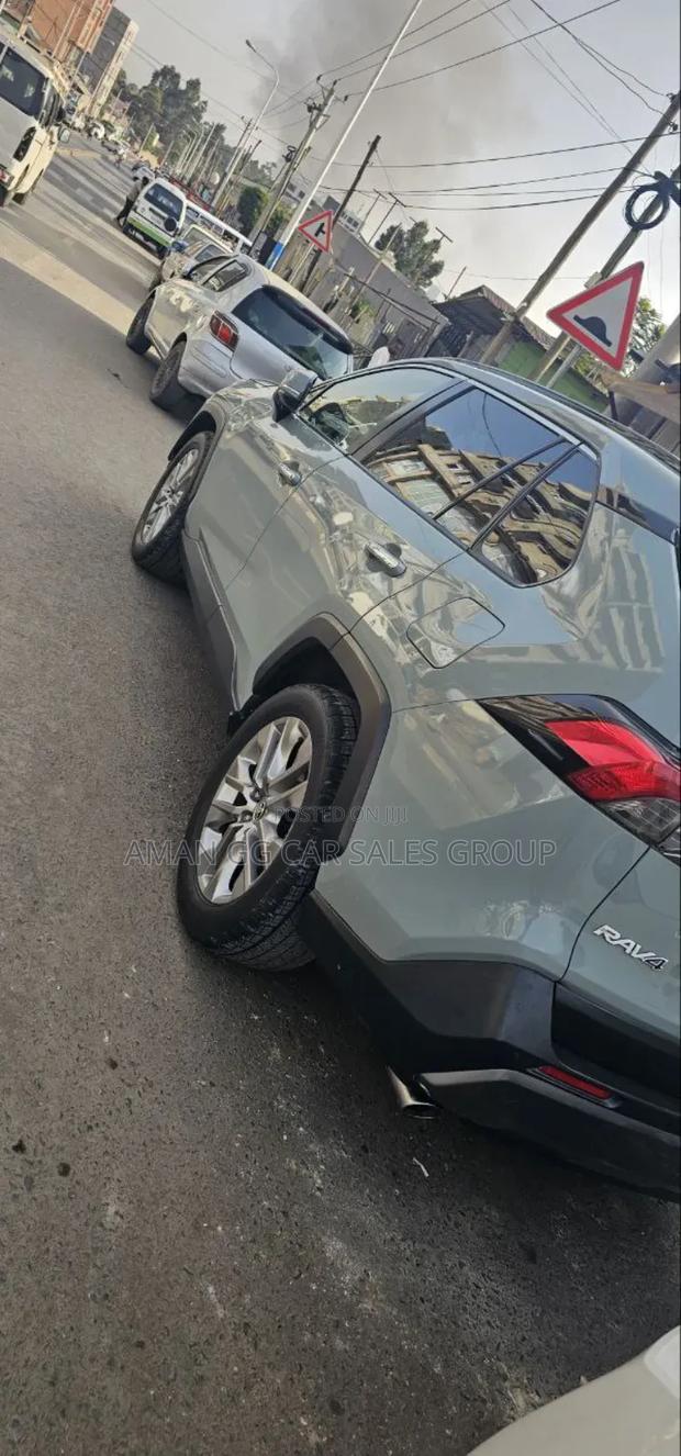 Toyota RAV4 2022 Green