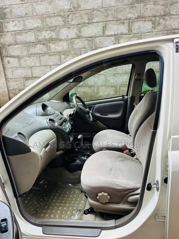 Toyota Platz 2005 White