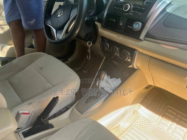 Toyota Yaris 2016 Gray