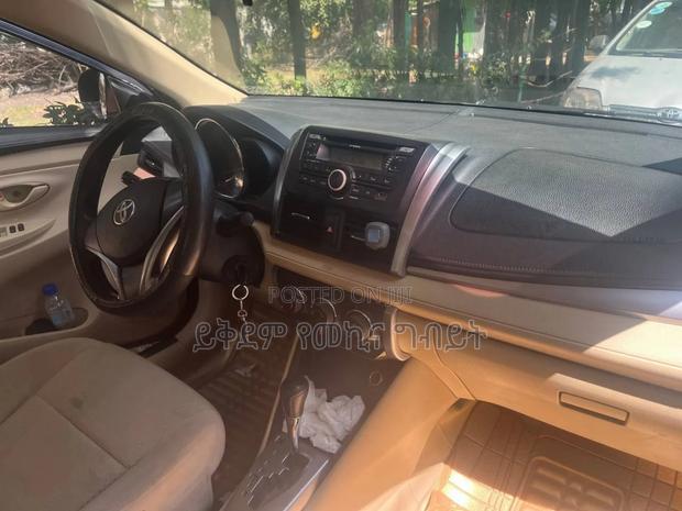 Toyota Yaris 2016 Gray