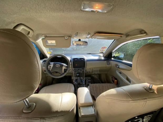 Toyota Corolla 2010 Silver