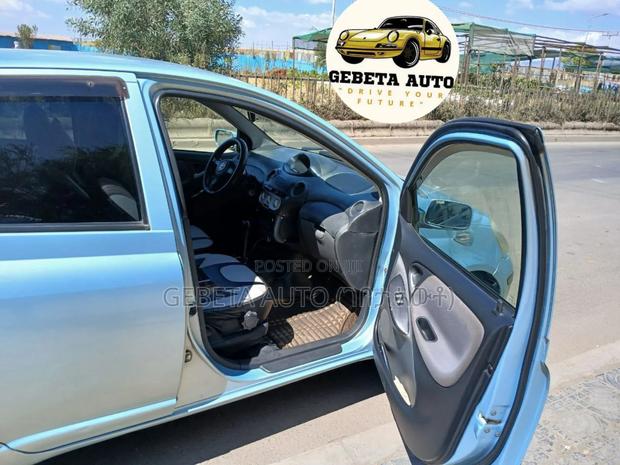 Toyota Vitz 2004 Blue
