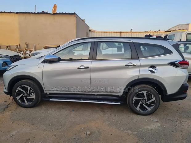 Toyota Rush 2023 Silver