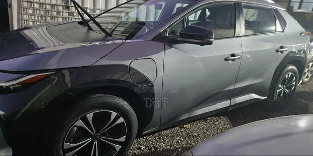 Toyota bZ4X 2023 Silver