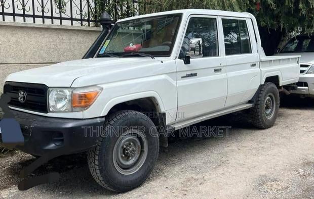 Toyota Land Cruiser 2014 White