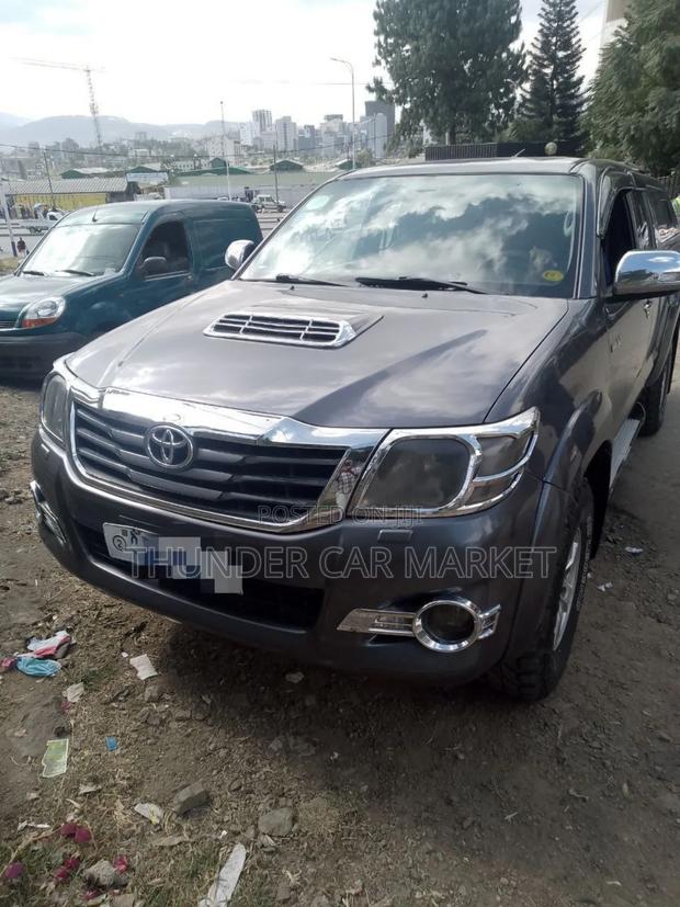 Toyota Hilux 2013 Gray