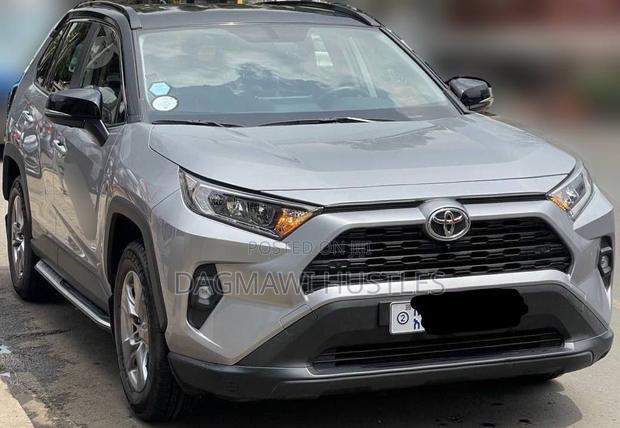 Toyota RAV4 2022 Silver