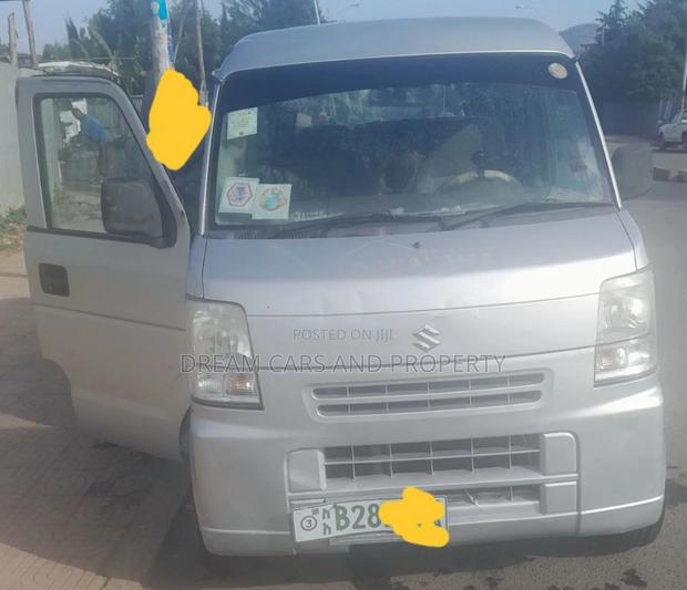 Suzuki Every Wagon 2012 White
