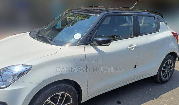 Suzuki Swift 2022 White