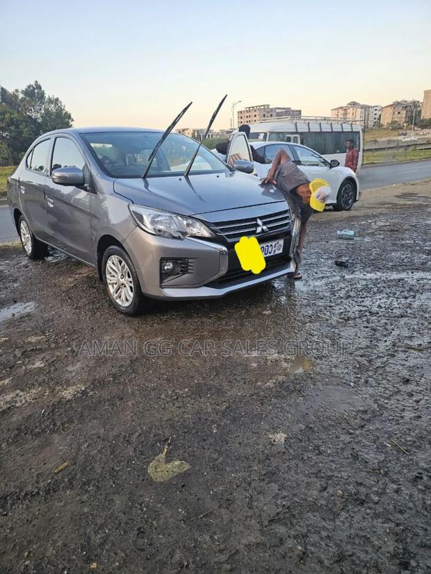 Mitsubishi Attrage 2021 Silver