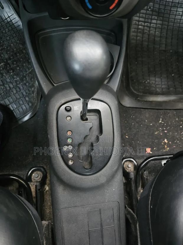 Toyota Yaris 2010 Gray