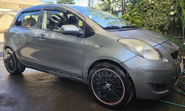 Toyota Yaris 2010 Gray