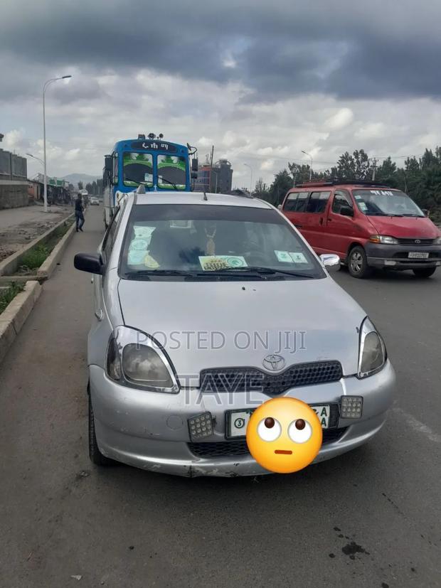 Toyota Vitz 2002 Silver