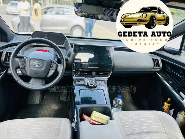Toyota bZ4X 2023 Silver