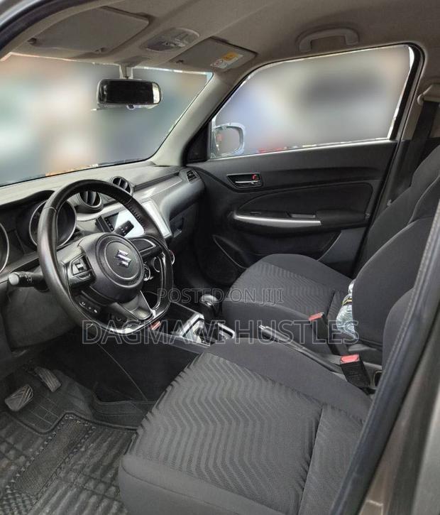 Suzuki Swift 2022 Gray