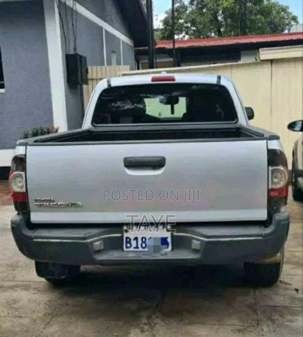 Toyota Tacoma 2010 Silver