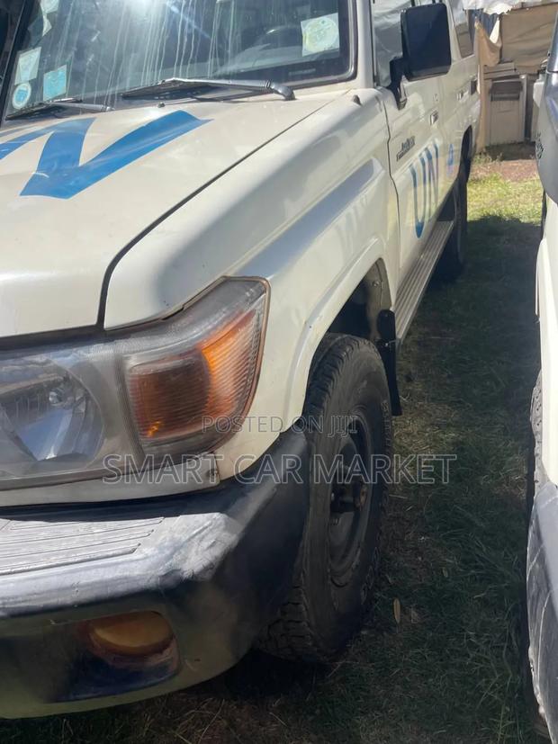 Toyota Land Cruiser 2017 White