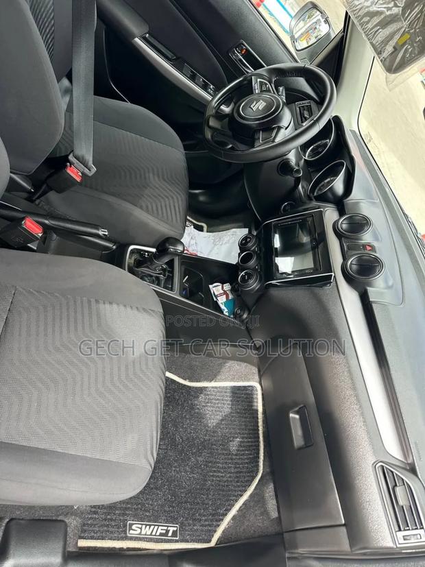 Suzuki Swift 2023 White